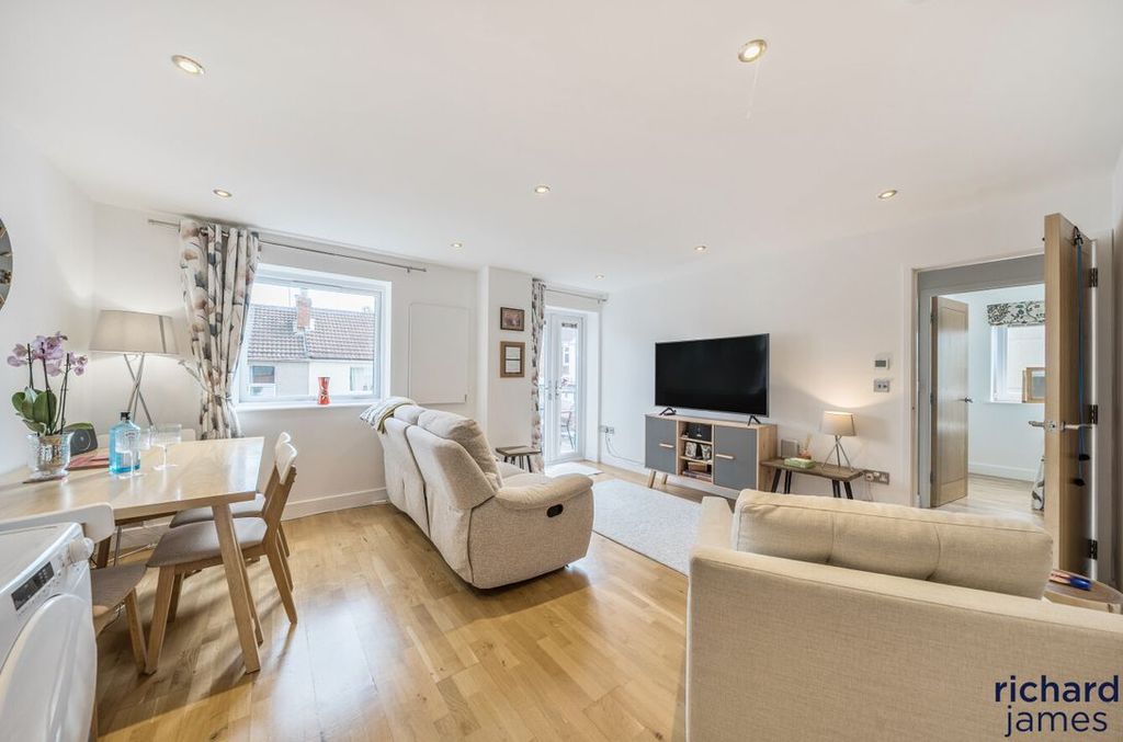 Property photo 3 of 16 Eaf1F171F7A5463Fb2271Dacd4465201