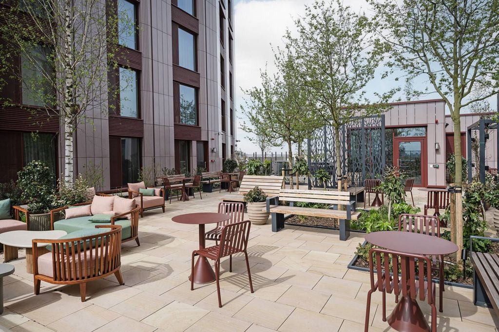 Property photo 2 of 34