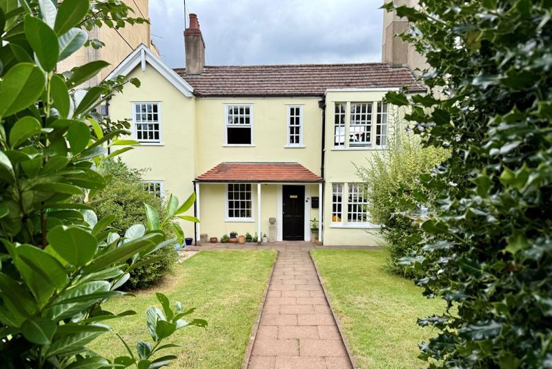 Property photo 1 of 18 External