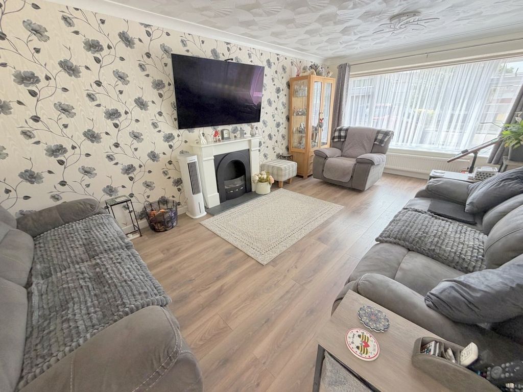 Property photo 3 of 32