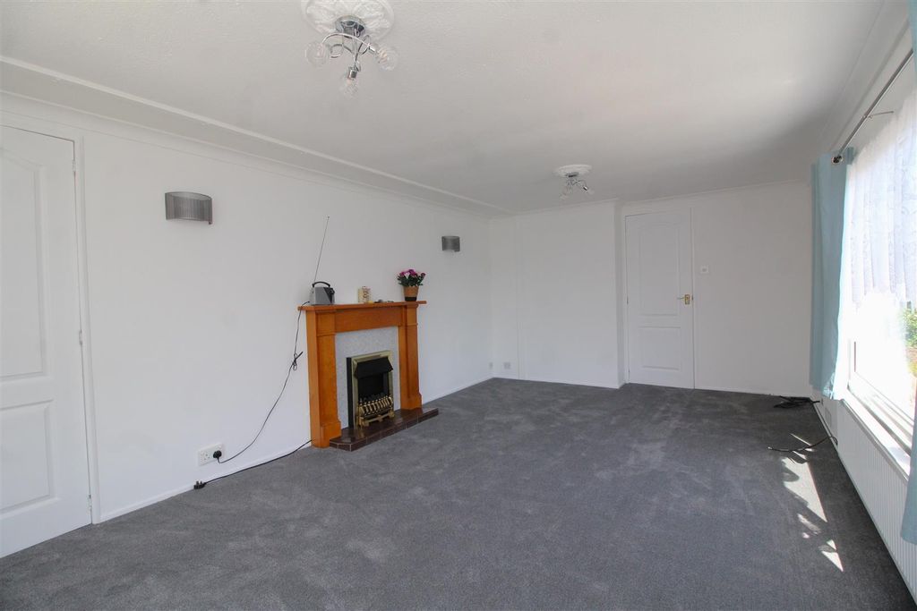 Property photo 3 of 12 Living Room .Jpg