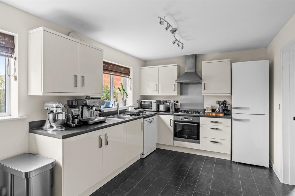 Property photo 3 of 25 17-Lavenderdrive-008.Jpg