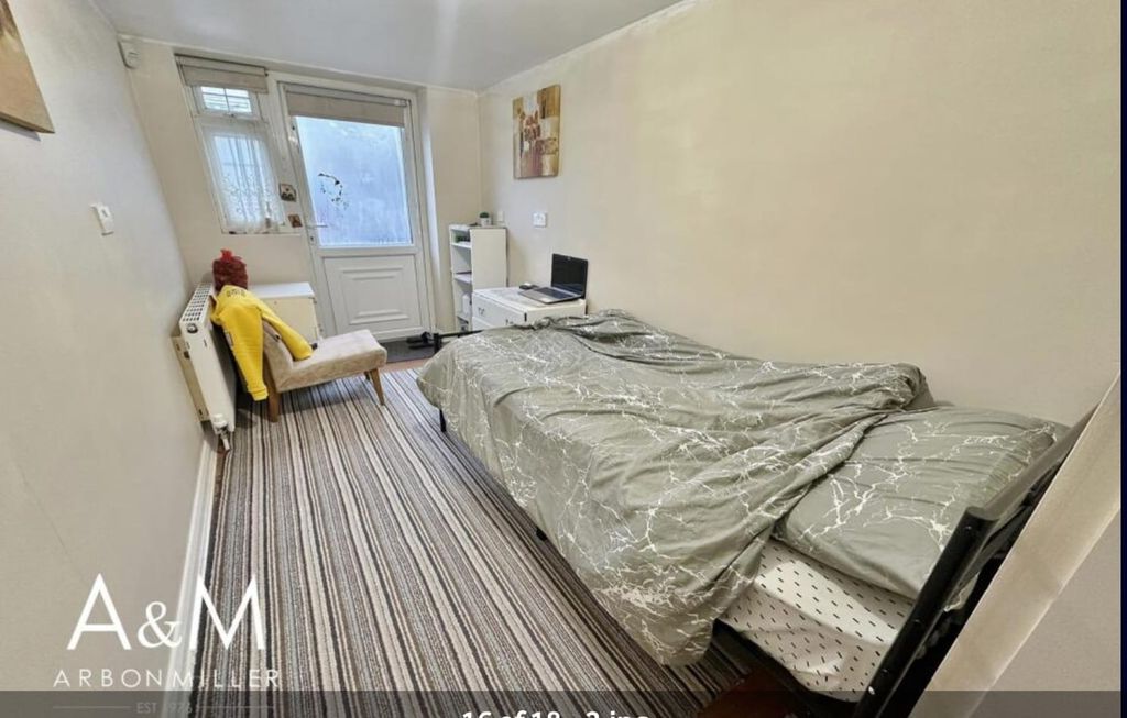 Property photo 1 of 4