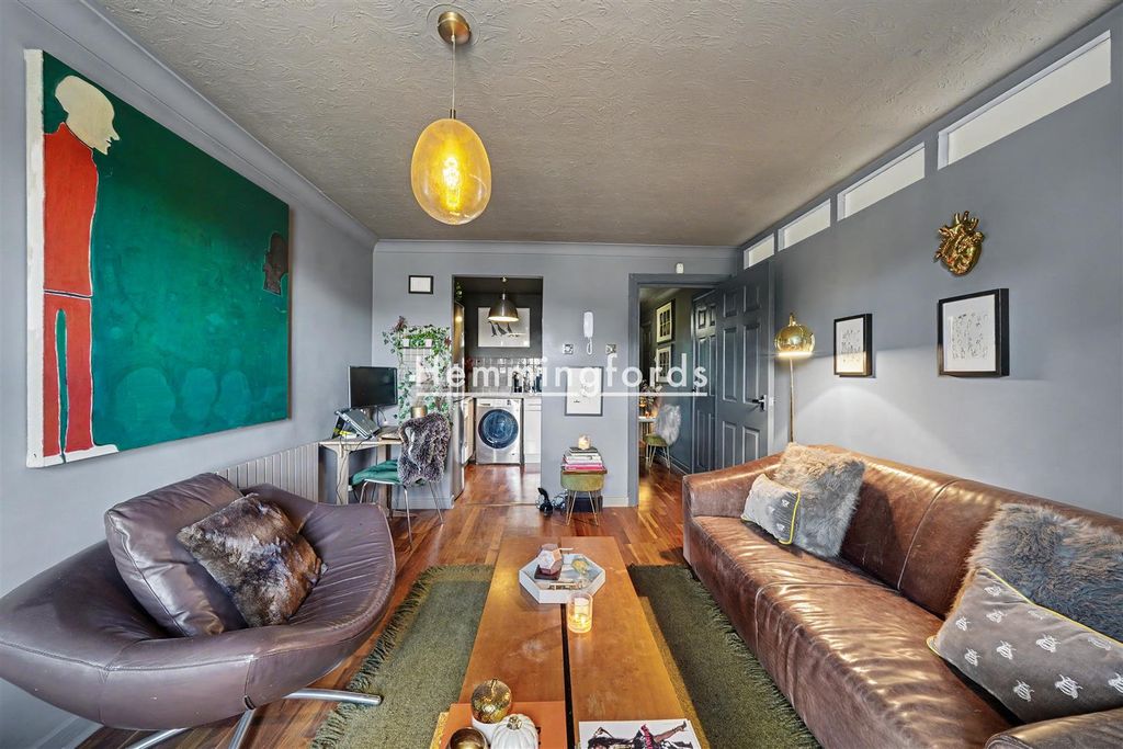 Property photo 3 of 15 Southgate Road N1-13.Jpg