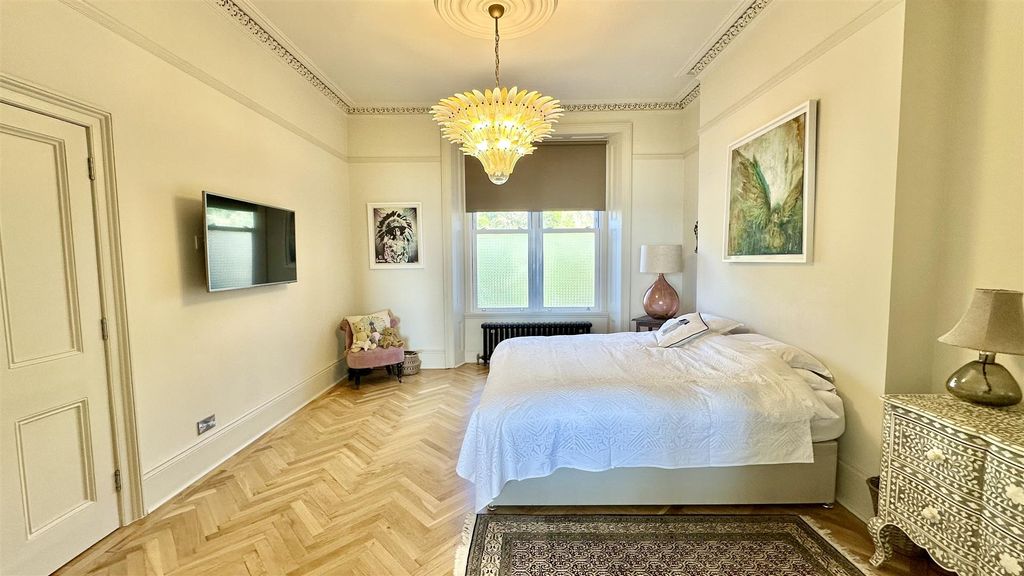 Property photo 2 of 30