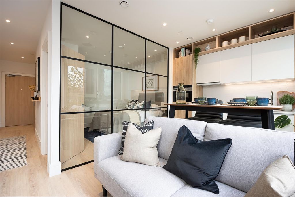 Property photo 1 of 8 Show Flat 3_Hr-003.Jpg