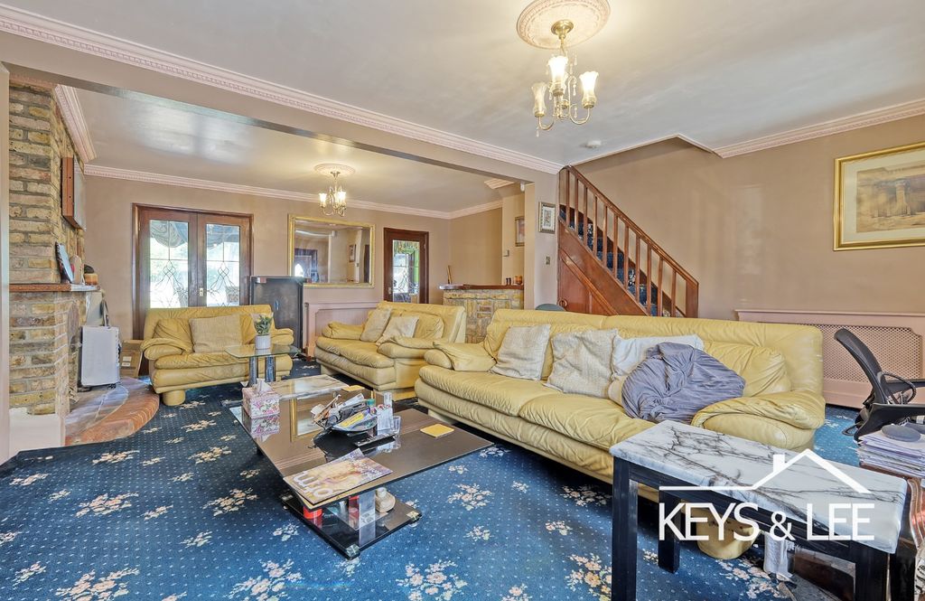 Property photo 2 of 20 3539073