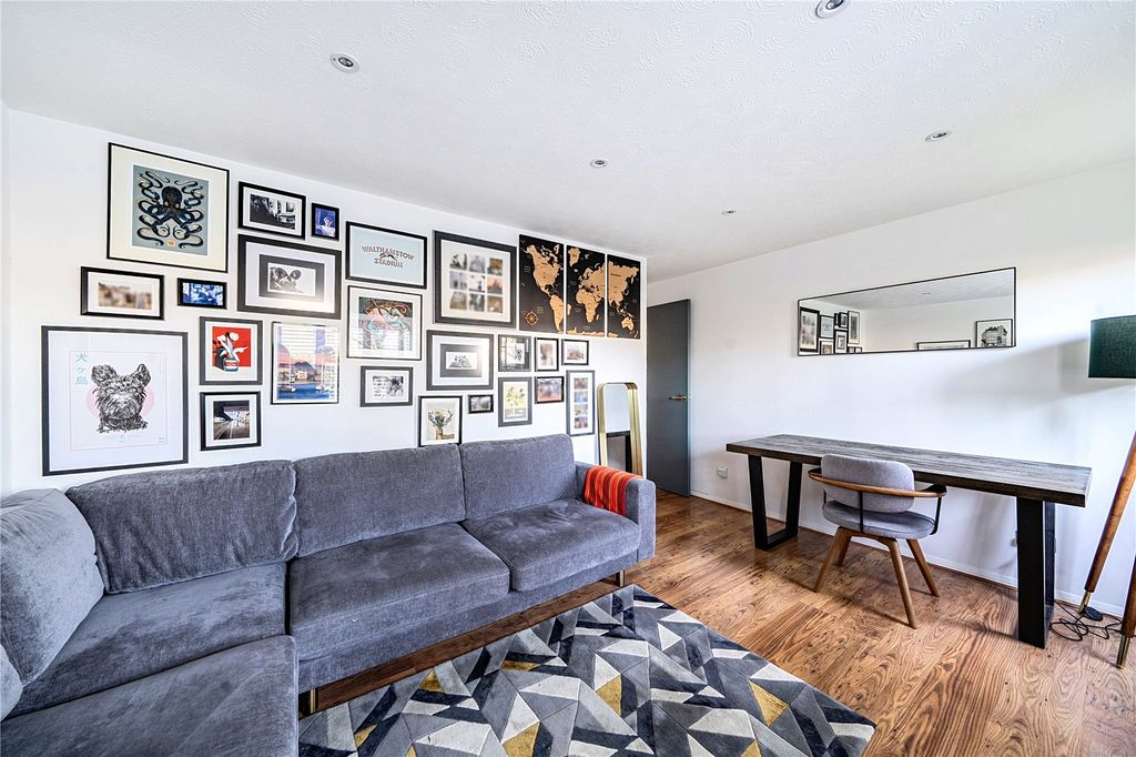 Property photo 2 of 9 Picture No. 18