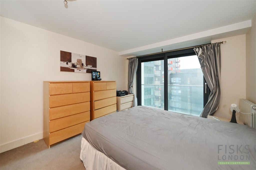 Property photo 3 of 10 65-Millharbour (1).Jpg