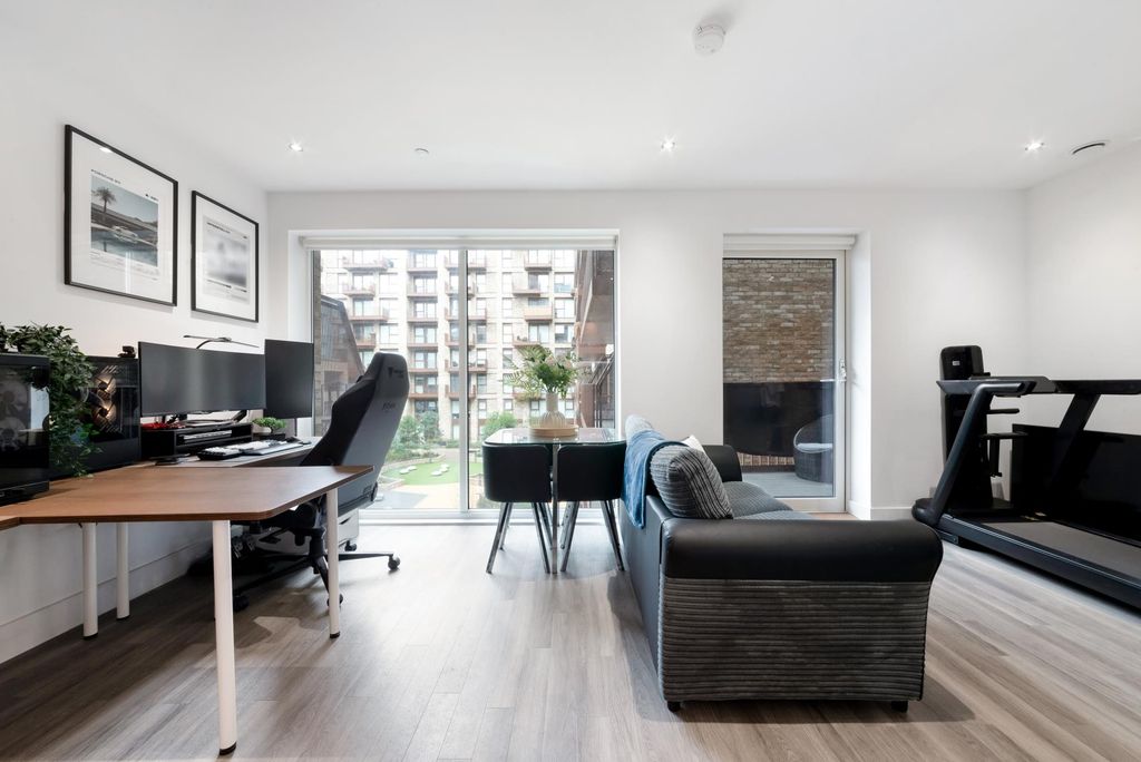 Property photo 2 of 8