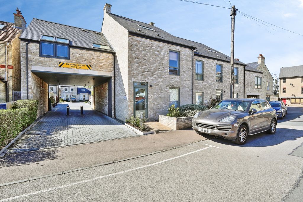 Property photo 1 of 14 39699B71-17