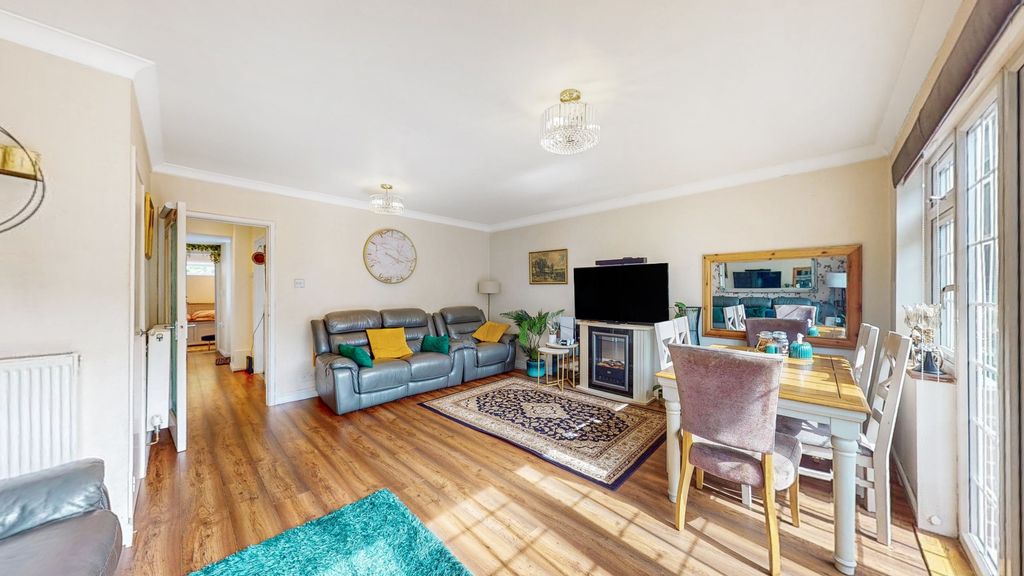 Property photo 3 of 15 4696792