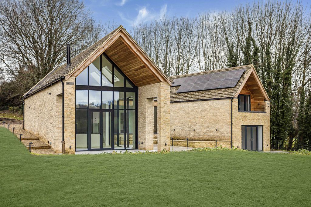 Property photo 1 of 28