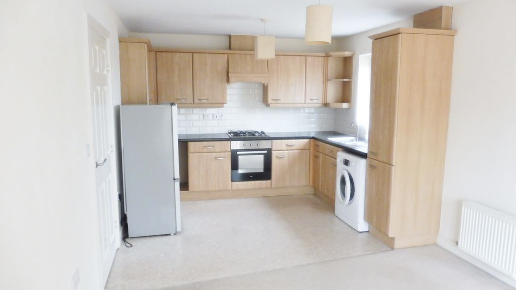 Property photo 2 of 10 Kitchen