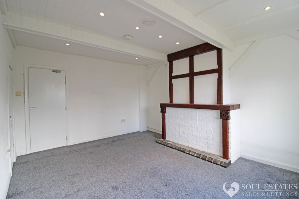 Property photo 2 of 19 Lounge