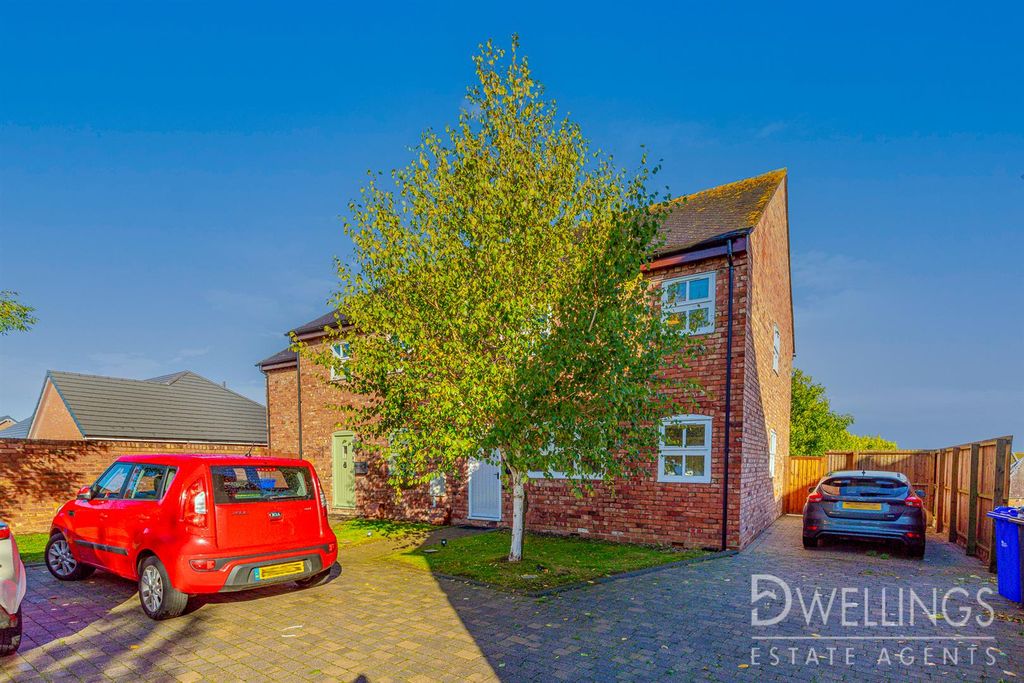 Property photo 1 of 18 Poplars Barn