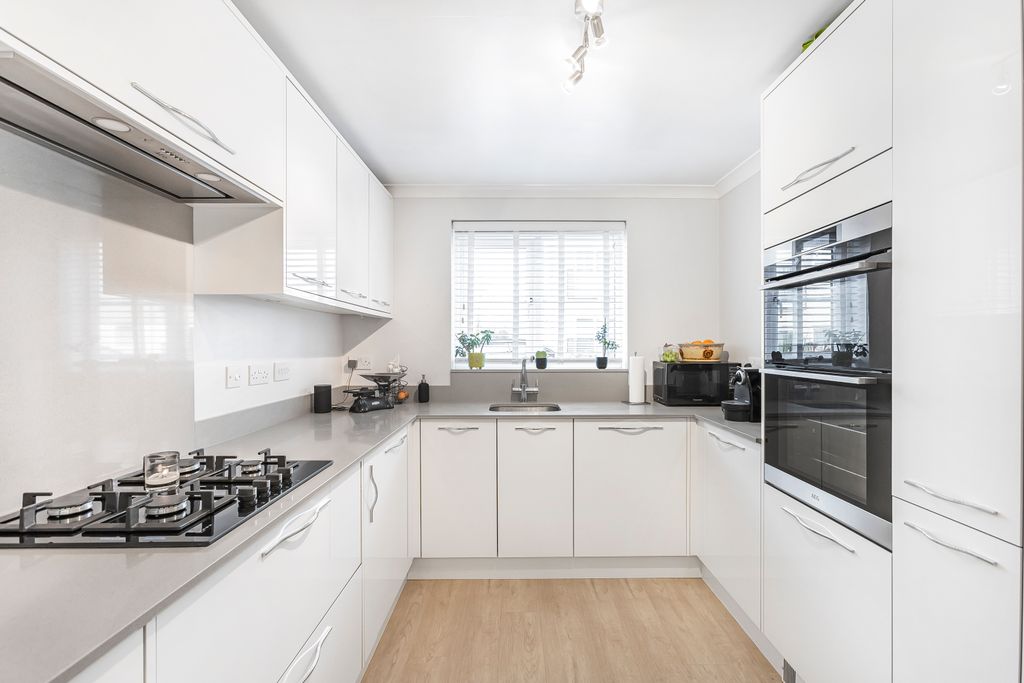 Property photo 3 of 13 Kitchen