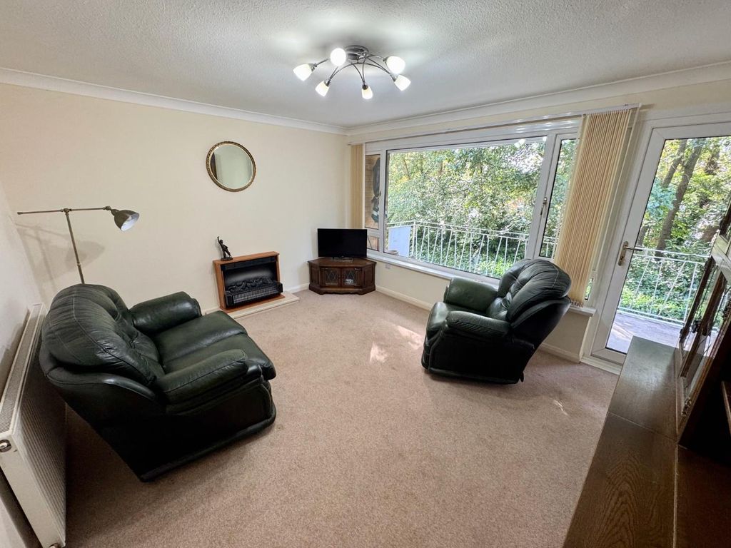 Property photo 2 of 11 Lounge