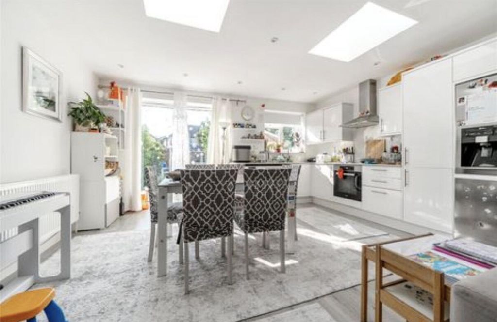 Property photo 3 of 23 Kitchen