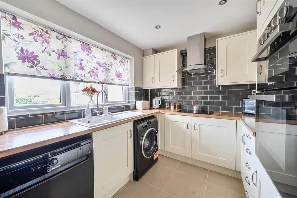 Property photo 3 of 16 Kitchen