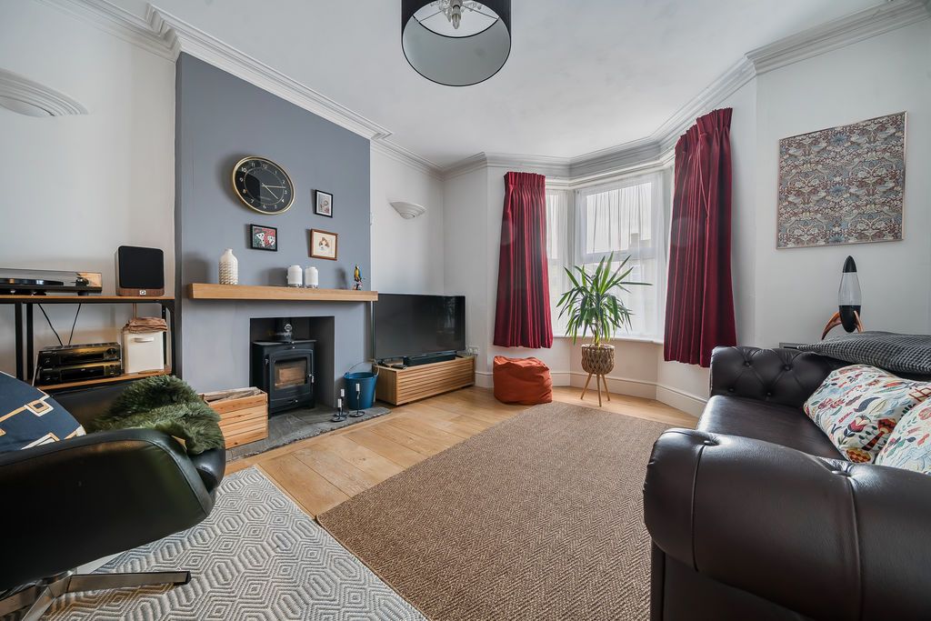 Property photo 3 of 23 Lounge