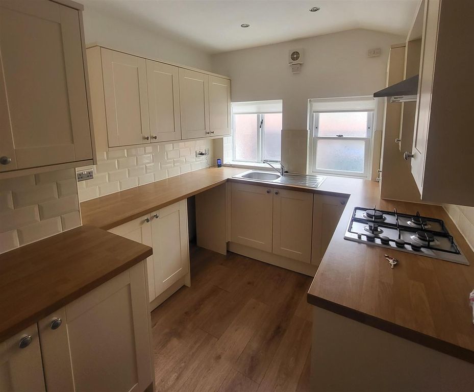Property photo 3 of 8 17 Mariners Kitchen.Jpg