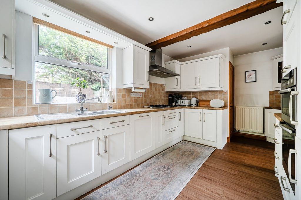 Property photo 3 of 17 Kitchen