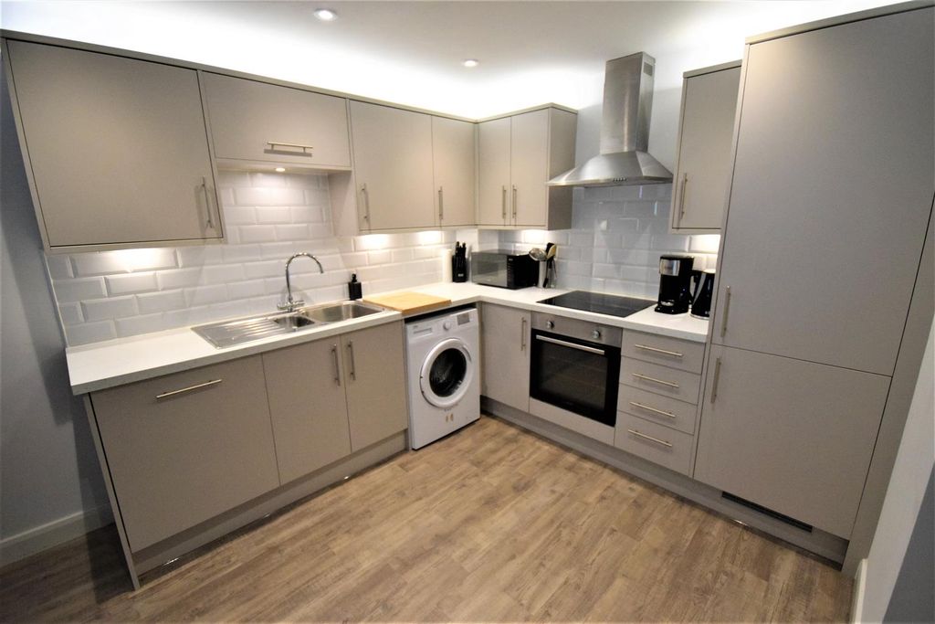 Property photo 2 of 7 Kitchen