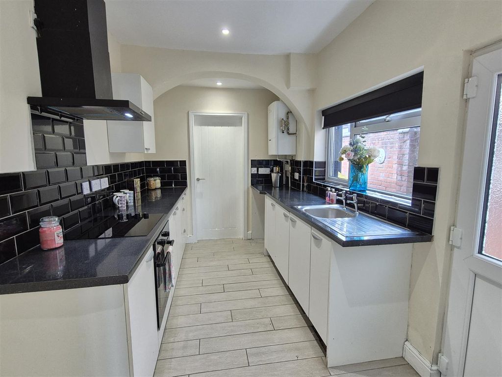 Property photo 2 of 18 Kitchen