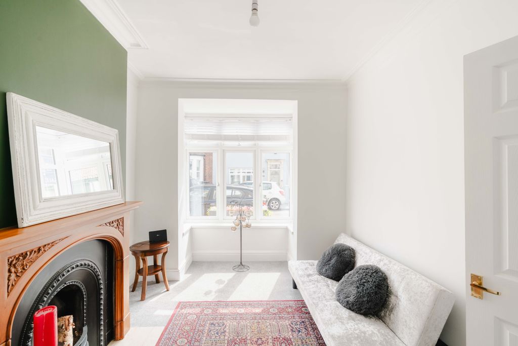 Property photo 3 of 11 8