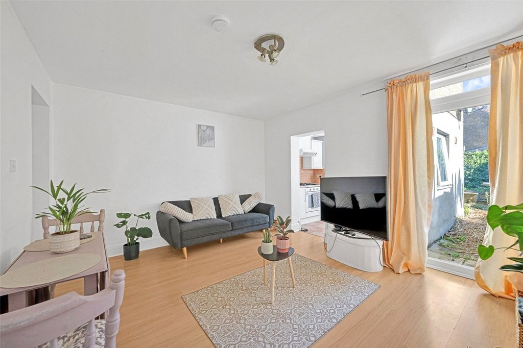 Property photo 2 of 8 Picture No. 12