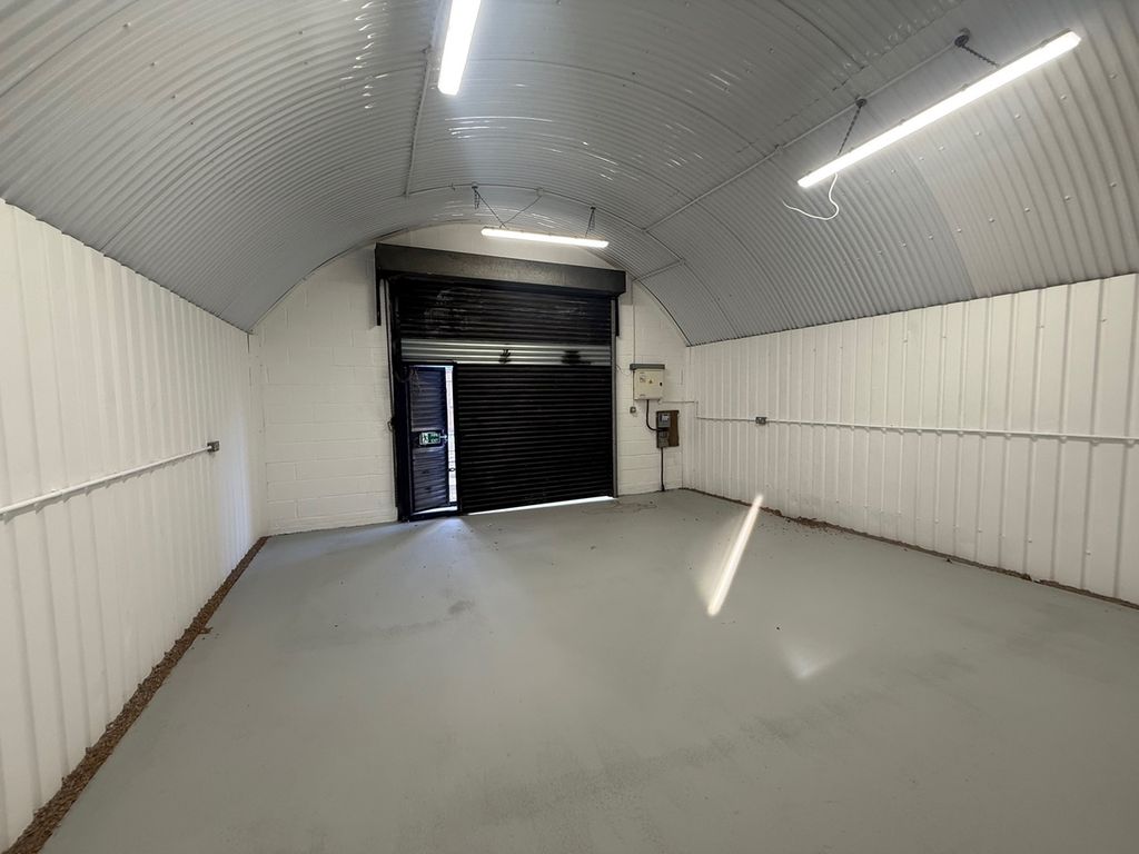Property photo 2 of 2 An Empty Arch With White Lining