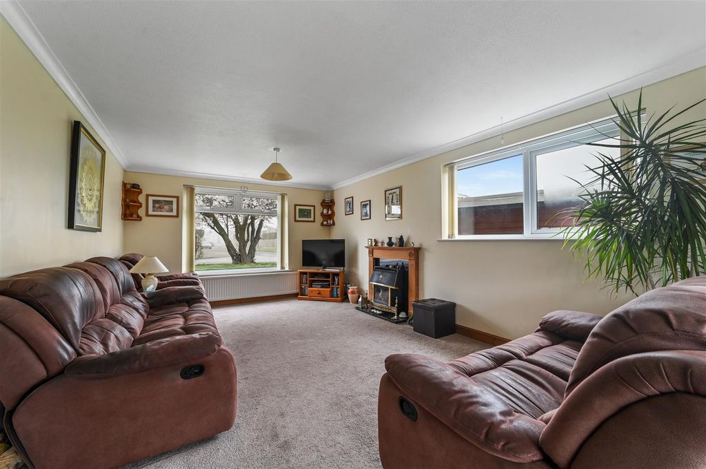 Property photo 2 of 16 Living Room