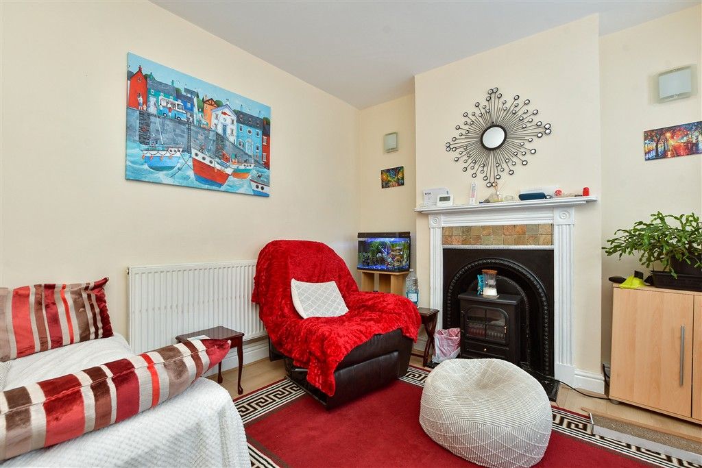 Property photo 3 of 8 Lounge