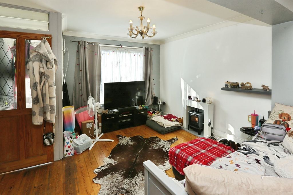 Property photo 2 of 11