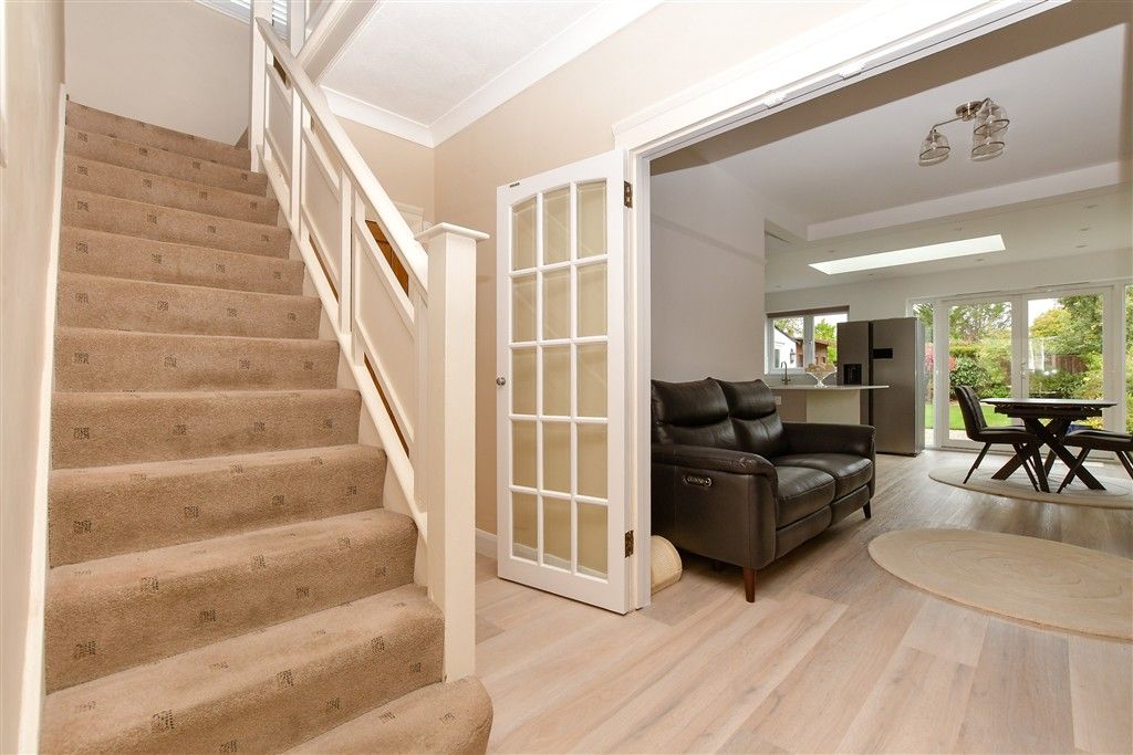 Property photo 3 of 19 Entrance Hall