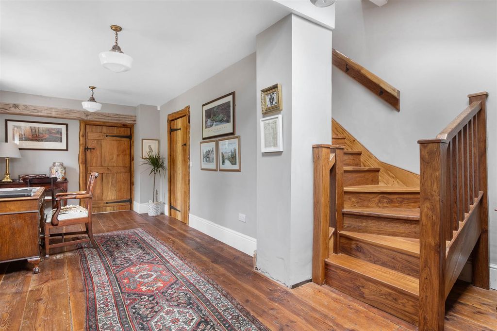 Property photo 3 of 33