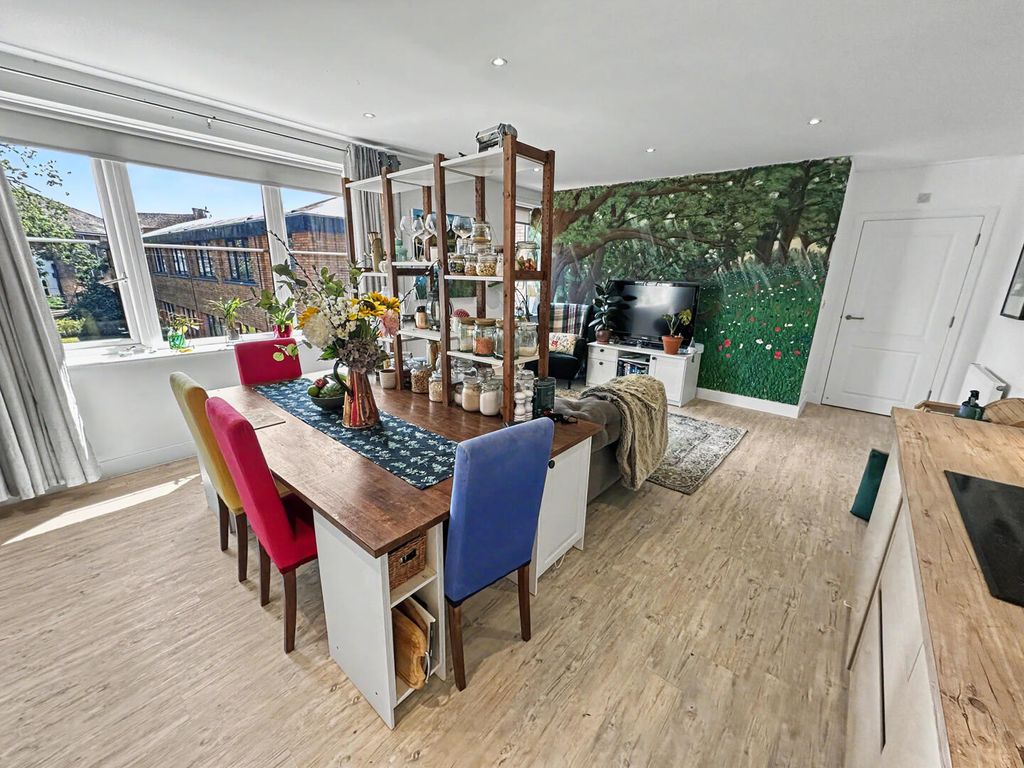 Property photo 2 of 14 Dining Room