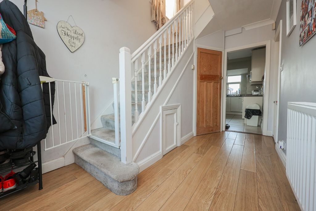 Property photo 3 of 21 4258482