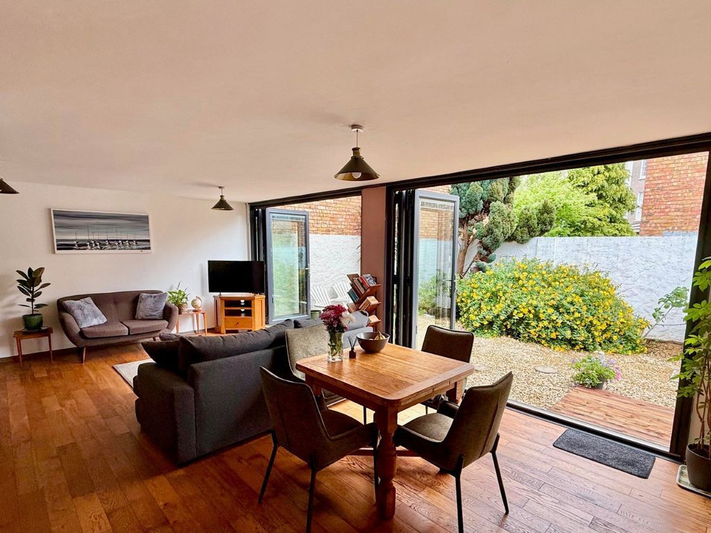Property photo 1 of 14 Sitting Room