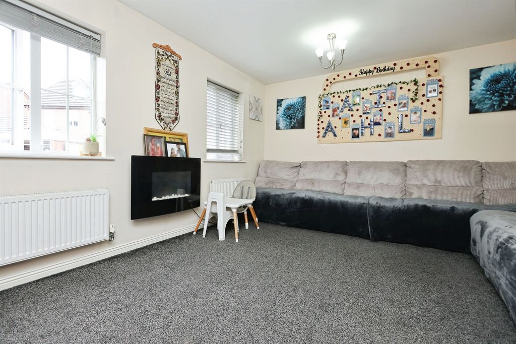 Property photo 3 of 19