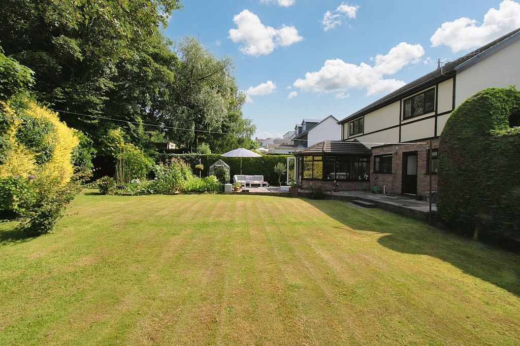 Property photo 2 of 39