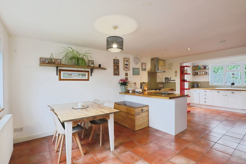 Property photo 2 of 17 Photo