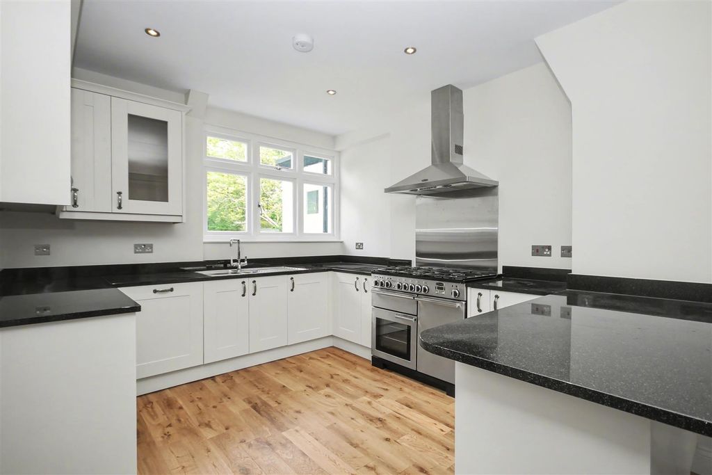 Property photo 3 of 11 18 Highlands Kitchen Use.Jpg