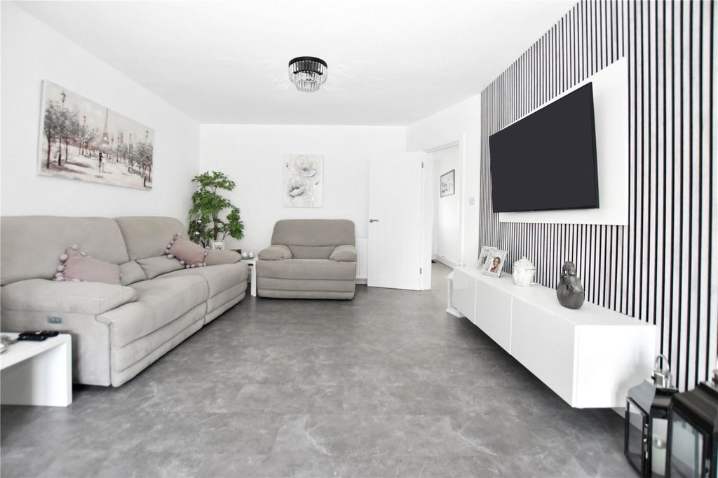 Property photo 3 of 19 Picture No. 20