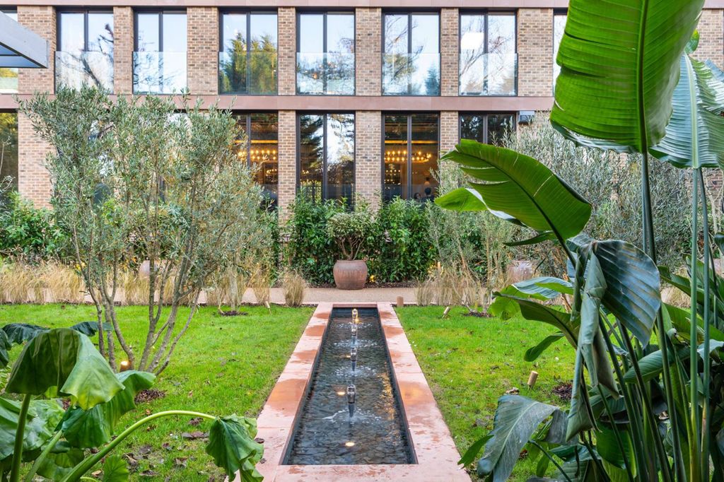 Property photo 3 of 8