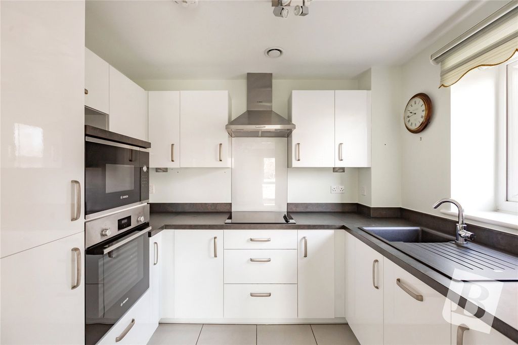 Property photo 1 of 17 Kitchen