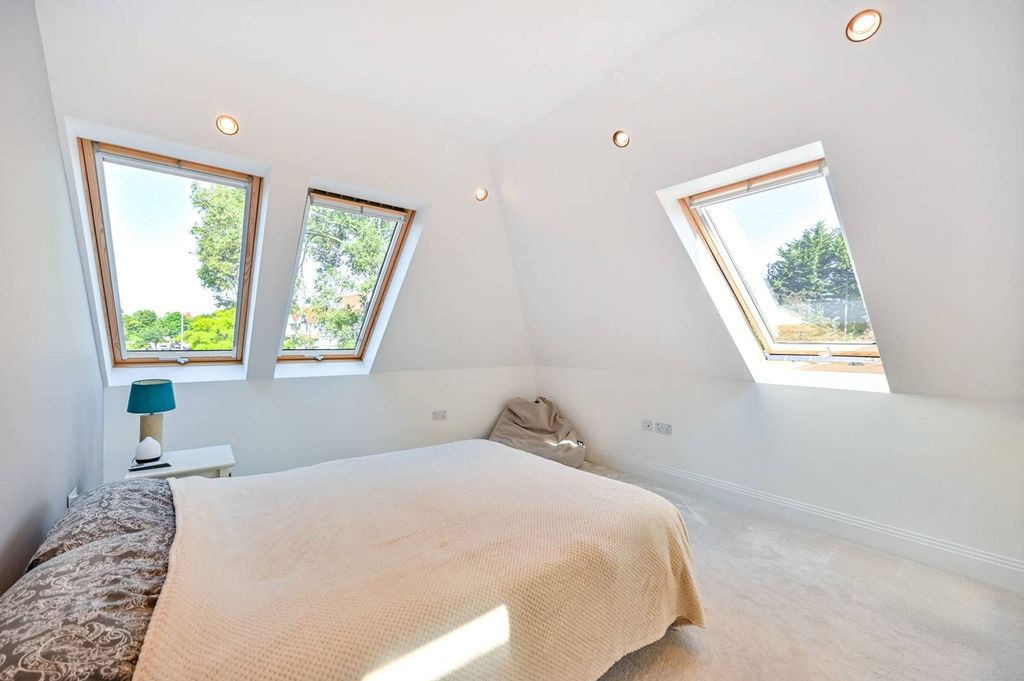 Property photo 3 of 11