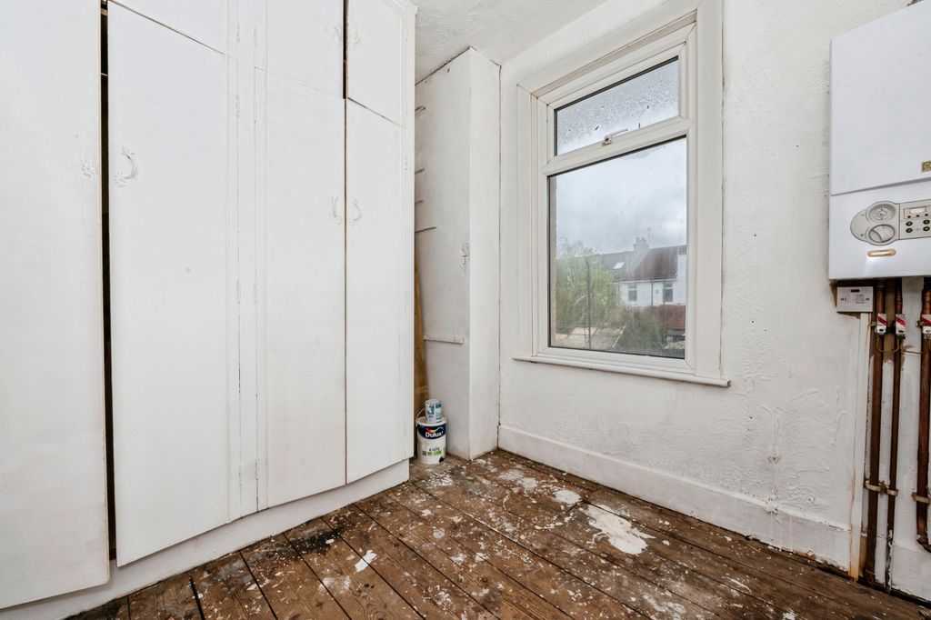 Property photo 3 of 16 Bedroom