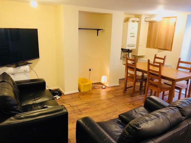 Property photo 2 of 31